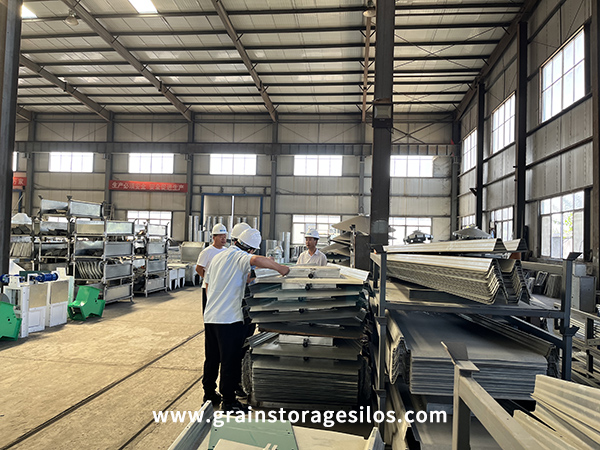 Raw Material Quality Inspection Workers Are Working